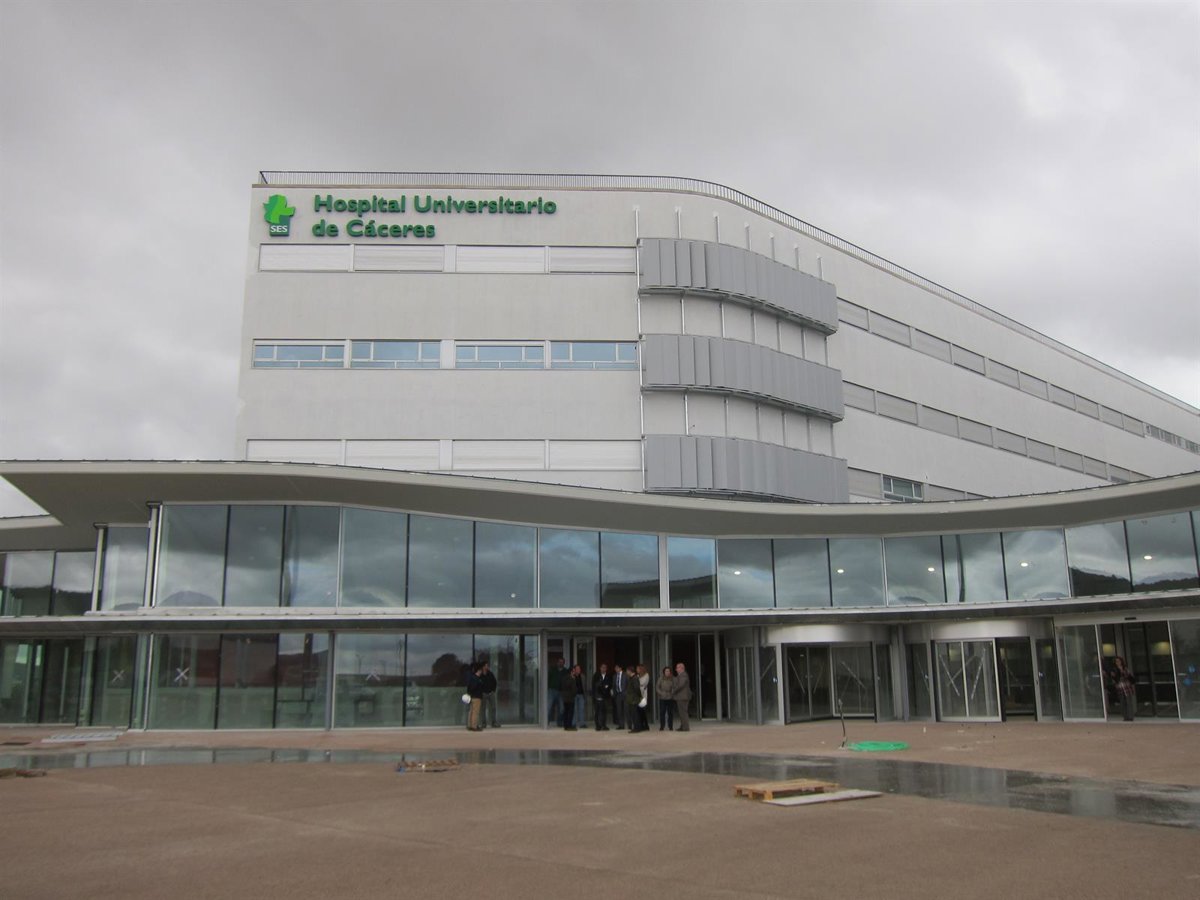 Un hombre es trasladado en helicóptero al Hospital Universitario de Cáceres tras caer de un caballo en Valdesalor