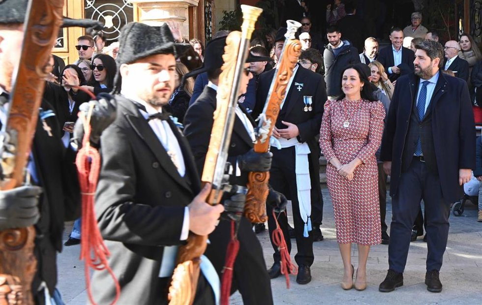 El presidente del Gobierno regional, Fernando López Miras, asistió hoy a la bajada de la patrona de Yecla, la Virgen del Castillo