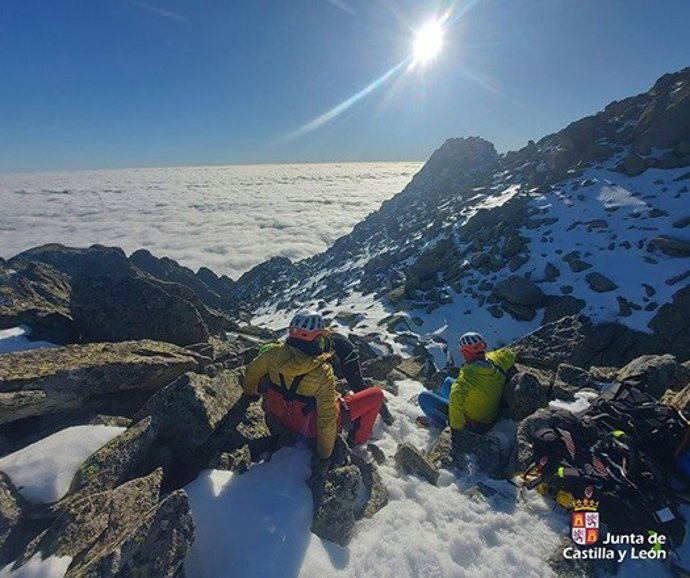 Rescatado un montañero lesionado en la pierna en el Cuchillar de las Navajas, de Candeleda (Ávila)