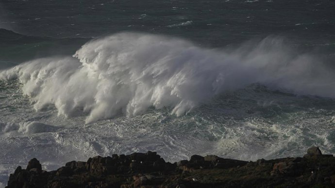 Estado del mar en A Coruña debido al temporal por el que se ha activado la alerta naranja, a 3 de diciembre de 2025, en A Coruña, Galicia (España).