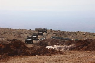 Archivo - QATANA, April 30, 2025  -- Israeli troops participate in a ground maneuver near the village of Qalaat al-Jandal, located in the Qatana District of the Rif Dimashq Governorate, near the Mount Hermon corridor in southern Syria, on April 28, 2025.