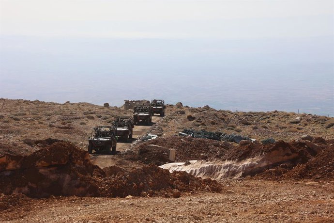 Archivo - QATANA, April 30, 2025  -- Israeli troops participate in a ground maneuver near the village of Qalaat al-Jandal, located in the Qatana District of the Rif Dimashq Governorate, near the Mount Hermon corridor in southern Syria, on April 28, 2025.