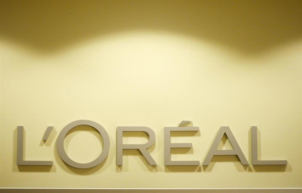 Archivo - Logo de la firma cosmética francesa L'Oréal