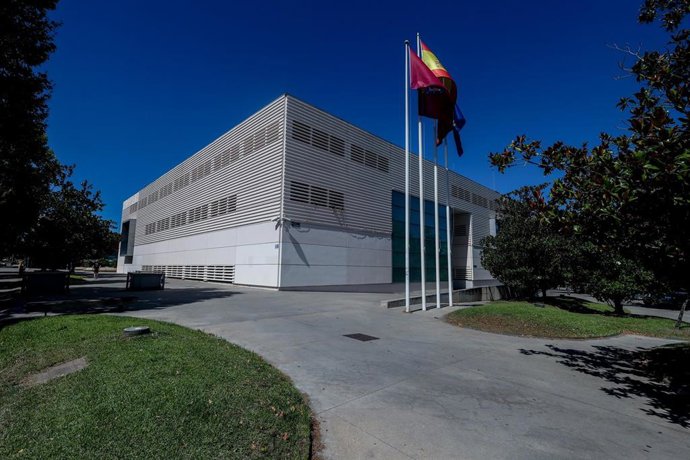 Archivo - Fachada de la Junta Municipal del Distrito de Latina