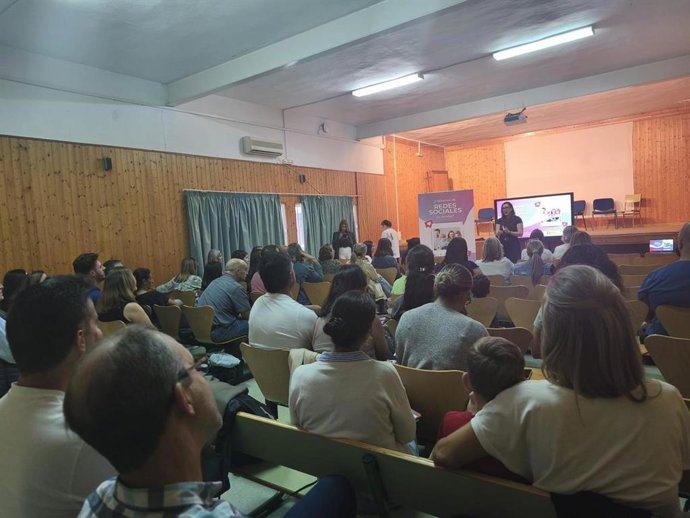 Actividad de formación frente la ciberviolencia de género en Andalucía dirigida a padres.