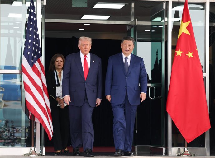 Archivo - BUSAN, Oct. 30, 2025  -- Chinese President Xi Jinping meets with U.S. President Donald Trump in Busan, South Korea, Oct. 30, 2025.,Image: 1049190124, License: Rights-managed, Restrictions: , Model Release: no, Credit line: Huang Jingwen / Xinhua