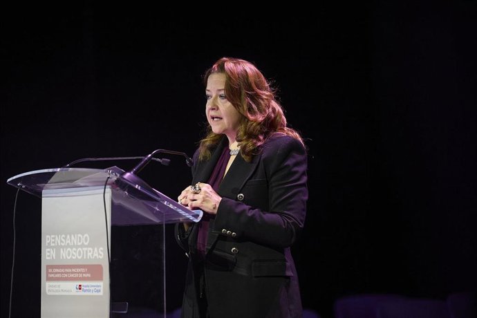 Archivo - La consejera de Sanidad de la Comunidad de Madrid, Fátima Matute, interviene durante la inauguración de la XIII edición de las Jornadas para Pacientes y Familiares con Cáncer de Mama