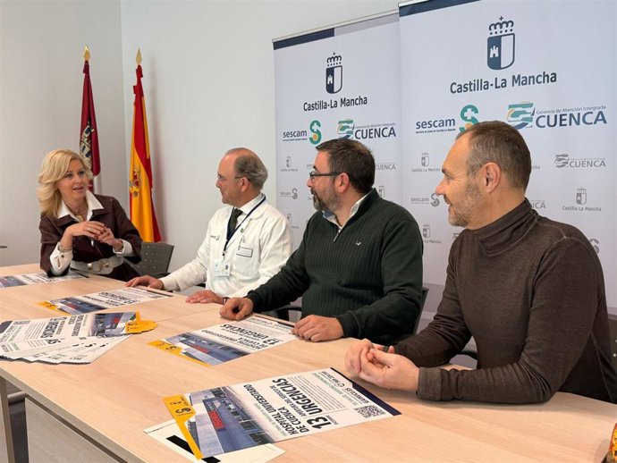 La delegada de la Junta , Marian López, junto al delegado provincial de Sanidad, José María Pastor, y el gerente del Área Integrada de Cuenca, José Antonio Ballesteros, al secretario provincial de la Agrupación de Hostelería de Cuenca, Diego López.