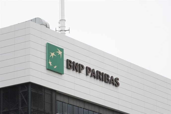 Archivo - Una de las oficinas de BNP Paribas, a 7 de junio de 2024, en Madrid (España). El Consejo de Gobierno del Banco Central Europeo (BCE) ha decidido hoy bajar los tipos de interés en 25 puntos básicos, de forma que la tasa de referencia para sus ope