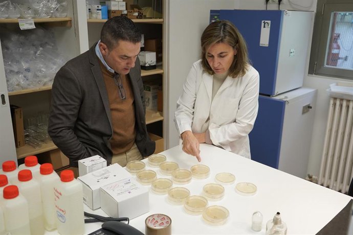 El diputado de Turismo de la Diputación de Segovia, Javier Figueredo, en el laboratorio de Prodestur.