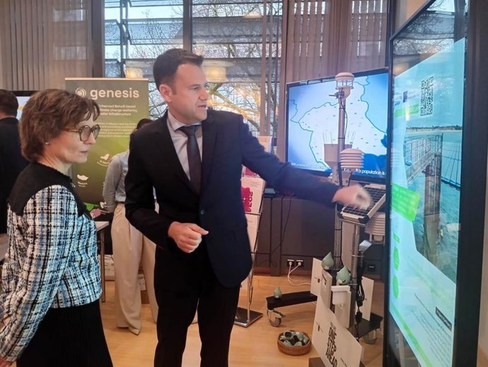 El director general del Agua, José Sandoval, junto a la comisaria europea de Medio Ambiente, Resiliencia Hídrica y Economía Circular Competitiva, Jessika Roswall