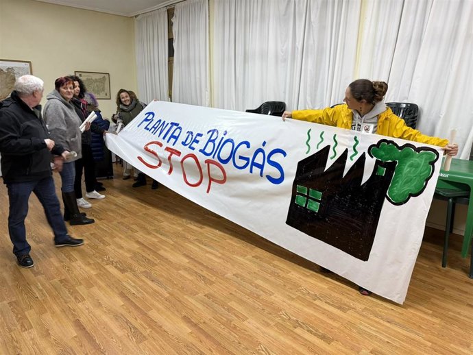 Pancarta contra la planta de biogás que se proyecta en Vidanes (León).