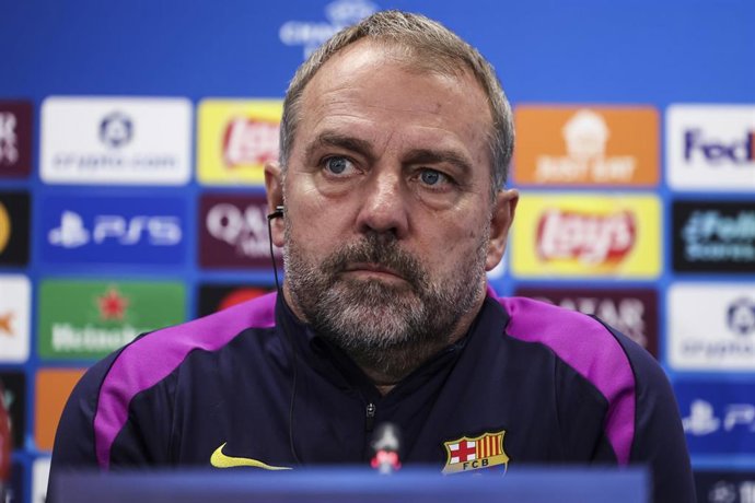El entrenador del FC Barcelona, Hansi Flick, durante la rueda de prensa.