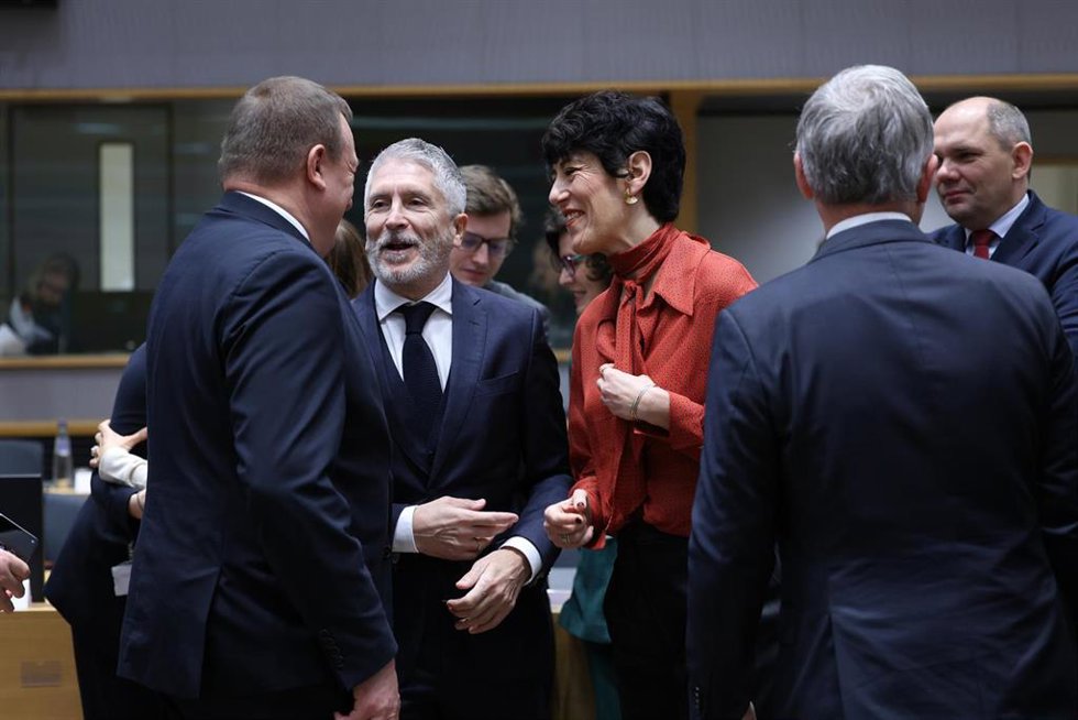Los ministros de Interiro, Fernando Grande-Marlaska, y de Inclusión Social y Migración, Elma Saiz Delgado, en una reunión de ministros de la UE en Bruselas.