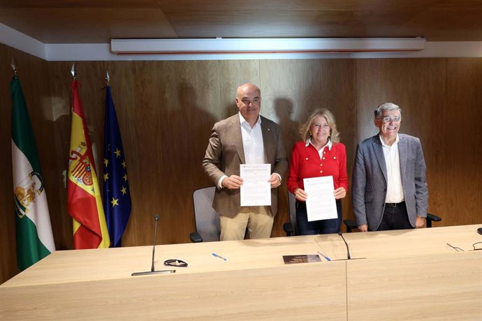 El Ayuntamiento de Marbella renueva su convenio de colaboración con la Hermandad del Santo Patrón de San Pedro de Alcántara.