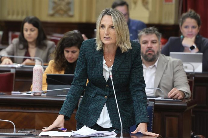 Archivo - La consellera de Trabajo, Función Pública y Diálogo Social, Catalina Cabrer.