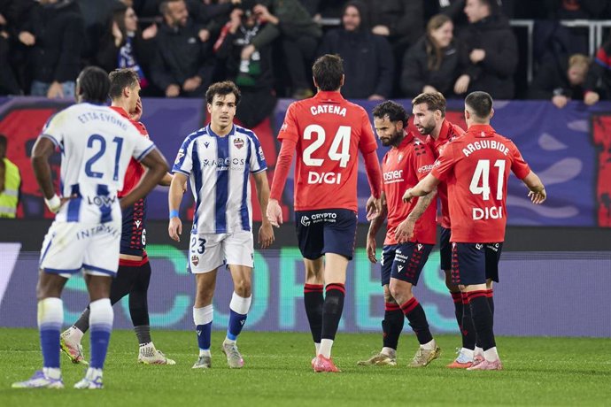 Rubén García celebra su gol en el Osasuna-Levante de El Sadar