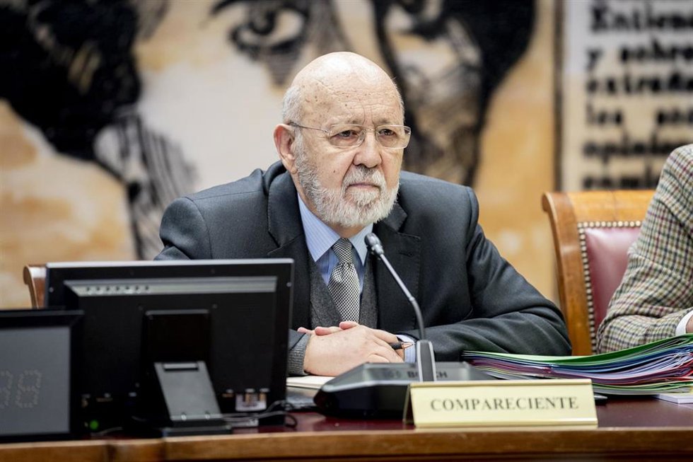El Presidente del Centro de Investigaciones Sociológicas (CIS), José Félix Tezanos Tortajada, comparece ante la Comisión de Investigación sobre la gestión del CIS, en el Senado, a 9 de diciembre de 2025, en Madrid (España). 