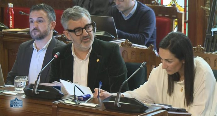 El consejero de Movilidad, Medio Ambiente y Gestión de Emergencias, Alejandro Calvo, ha presentado hoy en la Junta General las cuentas de su departamento para 2026.