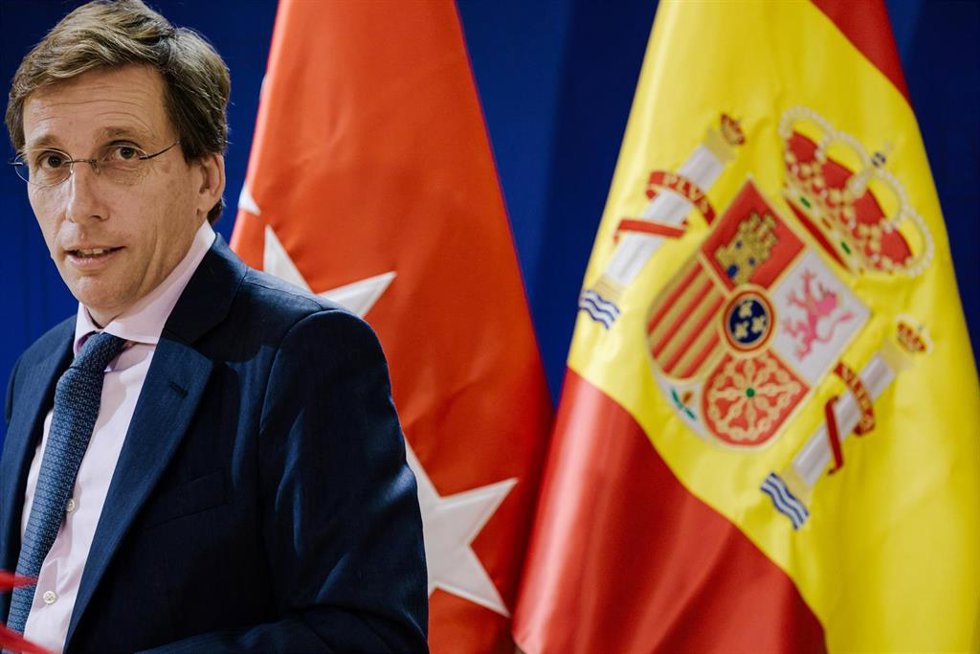 El alcalde de Madrid, José Luis Martínez-Almeida, durante una rueda de prensa, en el Palacio de Cibeles, a 4 de diciembre de 2025, en Madrid (España).