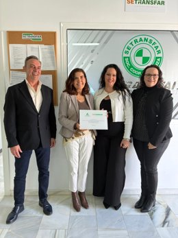 La consejera de Empleo, Empresa y Trabajo Autónomo, Rocío Blanco, visita en Málaga la sede de Setransfar, cooperativa especializada en soluciones logísticas y referente en el transporte de productos farmacéuticos por carretera en Andalucía