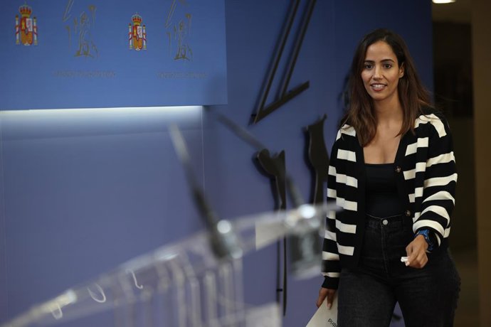 Tesh Sidi, deputado de Sumar, durante uma coletiva de imprensa no Congresso dos Deputados em 25 de novembro de 2025 em Madri (Espanha).