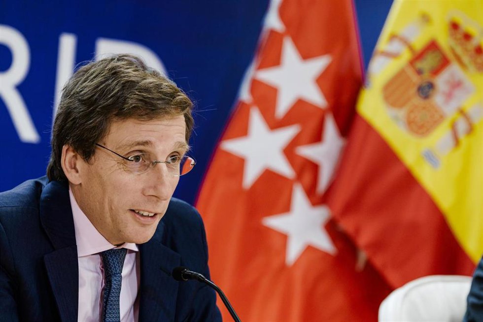 El alcalde de Madrid, José Luis Martínez-Almeida, durante una rueda de prensa, en el Palacio de Cibeles, a 4 de diciembre de 2025, en Madrid (España).