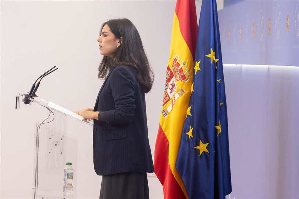 La portavoz de Vox en el Congreso, Pepa Millán, durante una rueda de prensa, en el Congreso de los Diputados, a 9 de diciembre de 2025, en Madrid (España).