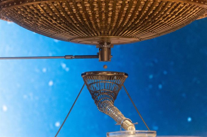 Archivo - Celebración del Sorteo Extraordinario de la Lotería de Navidad 2024, en el Teatro Real, a 22 de diciembre de 2024, en Madrid (España). El Estado reparte hoy un total de 2.702 millones de euros en premios, lo que supone 112 millones más que el añ