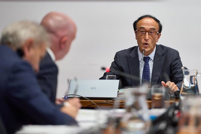 Archivo - El presidente de la mesa de contratación de las obras de duplicación de los túneles de Belate, Jesús Polo Soriano, en su comparecencia en la comisión de investigación del Parlamento de Navarra.