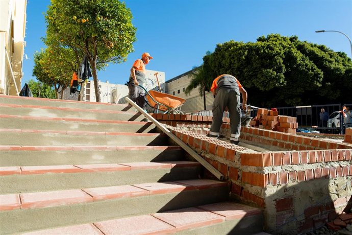 Operarios en una imagen de archivo