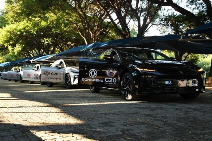 Flota ecológica Dongfeng 007 en acción en la cumbre