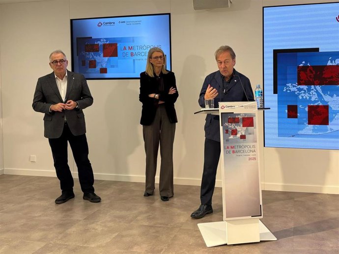 Valls, Poveda y Santacreu en rueda de prensa este martes