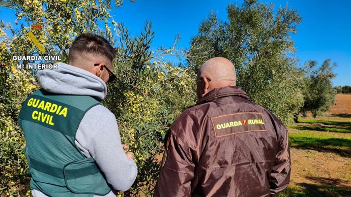 Agentes de un equipo ROCA de la Guardia Civil en Huelva.
