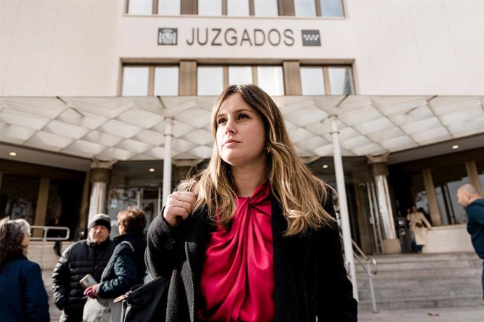 La abogada de los familiares de las víctimas, Alejandra Jacinto, a su salida de los Juzgados de Plaza de Castilla, a 9 de diciembre de 2025, en Madrid (España). 