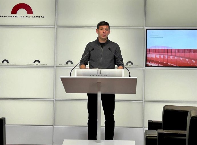 El portavoz de la CUP en el Parlament, Xavier Pellicer, en una rueda de prensa