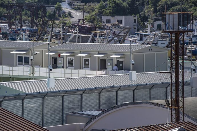 Archivo - Centro de migrantes en el puerto de Shëgjin, a 22 de octubre de 2024, en Shengjin (Albania). Este recinto es uno de los dos centros construidos por el Gobierno italiano en Albania para recibir a los solicitantes de asilo rescatados en el Mediter