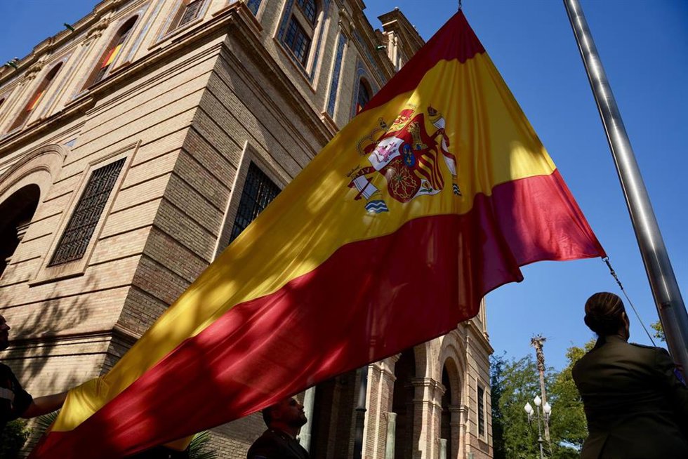 Archivo - Celebración del día de la Fiesta Nacional. A 10 de octubre de 2025, en Sevilla (Andalucía, España). Izado solemne de la Bandera Nacional y homenaje a los que dieron su vida por España, en el marco del Día de la Fiesta Nacional, presidido por e