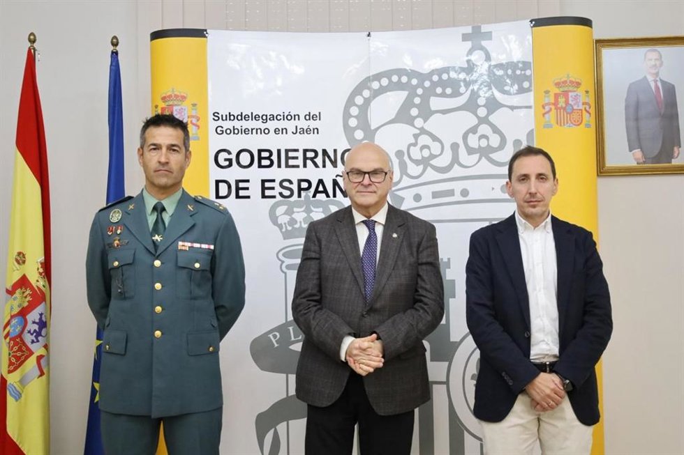 Manuel Hernández, Manuel Fernández y Antonio Fornes en la comparecencia sobre la baliza V16 y datos de tráfico.