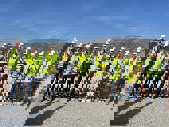 El consejero de Agricultura, Pesca, Agua y Desarrollo Rural, Ramón Fernández-Pacheco, en el centro en la imagen, ha visitado distintas intervenciones para el uso de aguas regeneradas