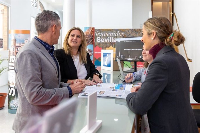 Nuevo punto municipal de información turística en el edificio Laredo de la plaza San Francisco