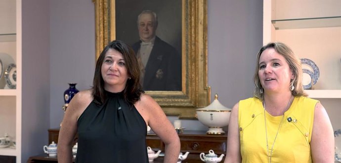 Mónica y Ana, Departamento Comercial de La Cartuja de Sevilla