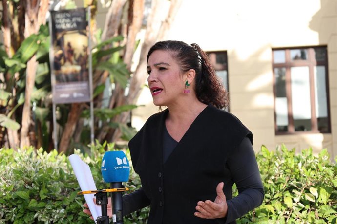 La portavoz adjunta del grupo municipal Con Málaga, Toni Morillas, atiende a los medios.