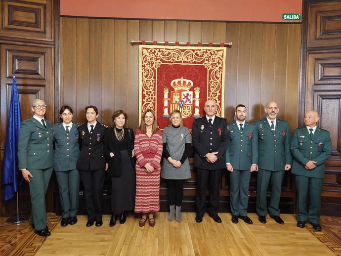 Acto de entrega de las medallas de Cruz de la Orden de Isabel la Católica y de las medallas del mérito de Protección Civil