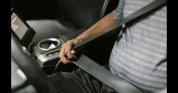 Cinturón atascado o que no enrolla solo: mecánico desvela el truco que devuelve su función en solo unos minutos