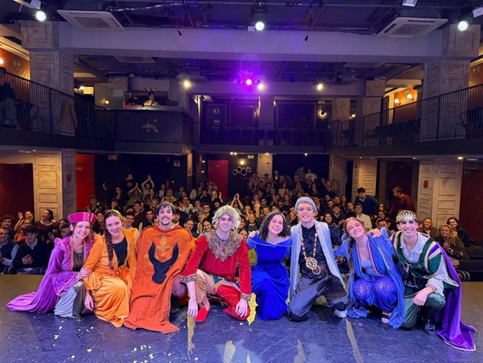 El grup Prosceni Teatre durant una de les funcions