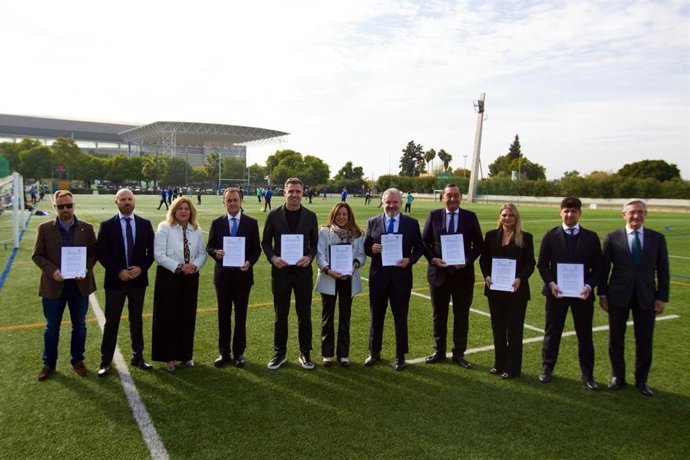 Siete de los clubes históricos del fútbol andaluz se suman al impulso de la Junta a la FP.