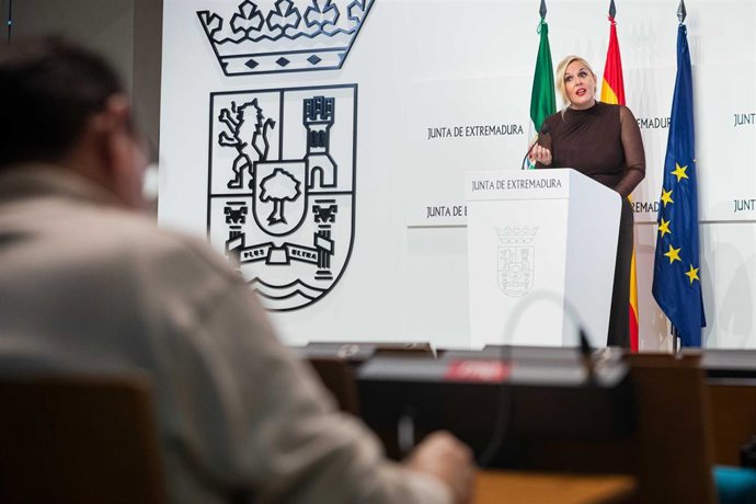 La portavoz de la Junta, Elena Manzano, en rueda de prensa