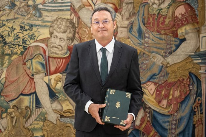 Archivo - El Rey Felipe VI recibe en audiencia al Fiscal General del Estado, Álvaro García Ortiz, en el Palacio de la Zarzuela. a 3 de septiembre de 2025, en Madrid (España). El Fiscal General del Estado hace entrega a Don Felipe de la Memoria Anual de la