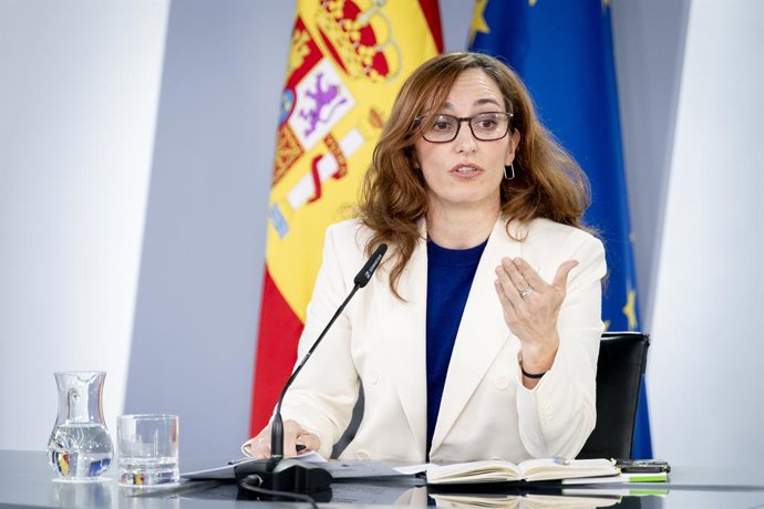 A Ministra da Saúde, Mónica García, durante uma coletiva de imprensa após a reunião do Conselho de Ministros, no Palácio Moncloa, em 9 de dezembro de 2025, em Madri (Espanha). O Conselho de Ministros aprovou a transformação do Sepes em Casa de la Salud.